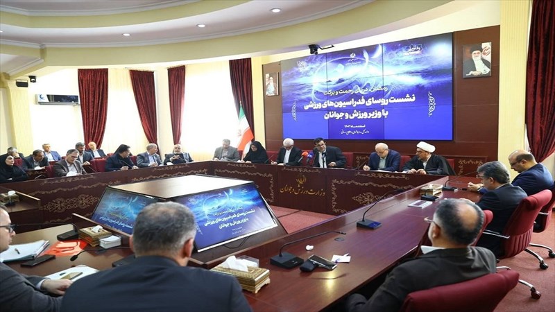 کم‌جمعیت و پرمدعا