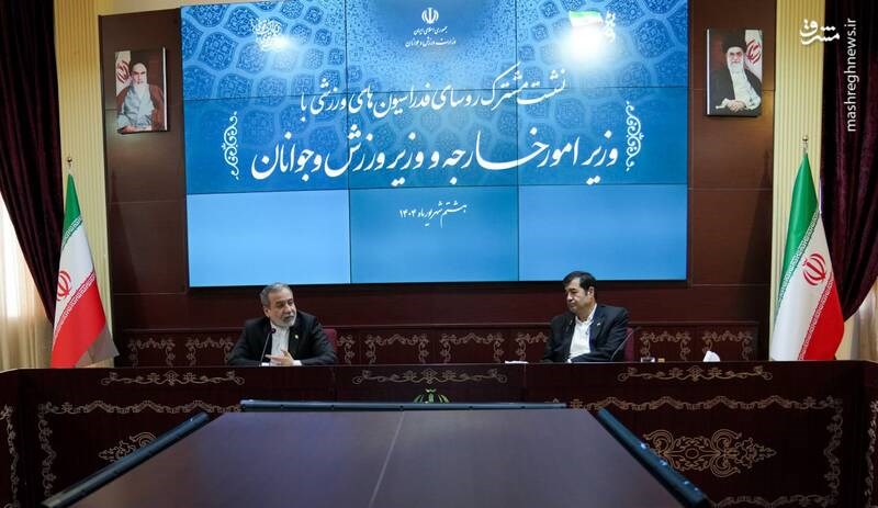 در جلسات مشترک برای همه میکروفن روشن نکنید!!!