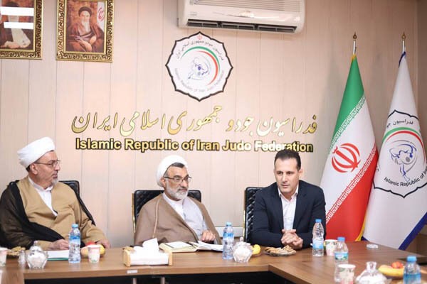 خسروپناه دبیر شورای عالی انقلاب فرهنگی در حوالی ورزش