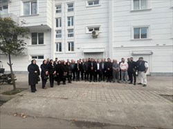 آخرین تلاش ها برای ماندن در هیات گیلان/ دورهمی خانوادگی و حضور افراد ناشناس برای پر کردن عکس