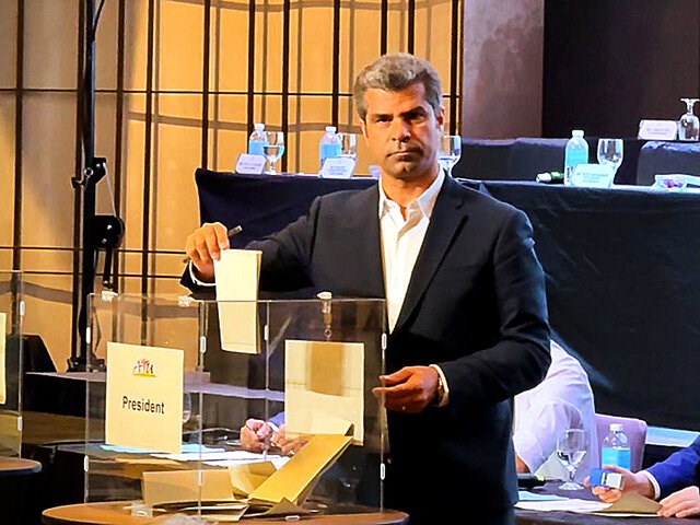 ثبت نام هادی ساعی در انتخابات فدراسیون تکواندو