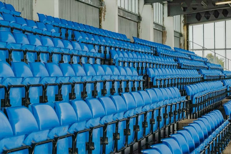 سکوت ورزشگاه، خلاء معنا و عقلانیت تکامل گرا